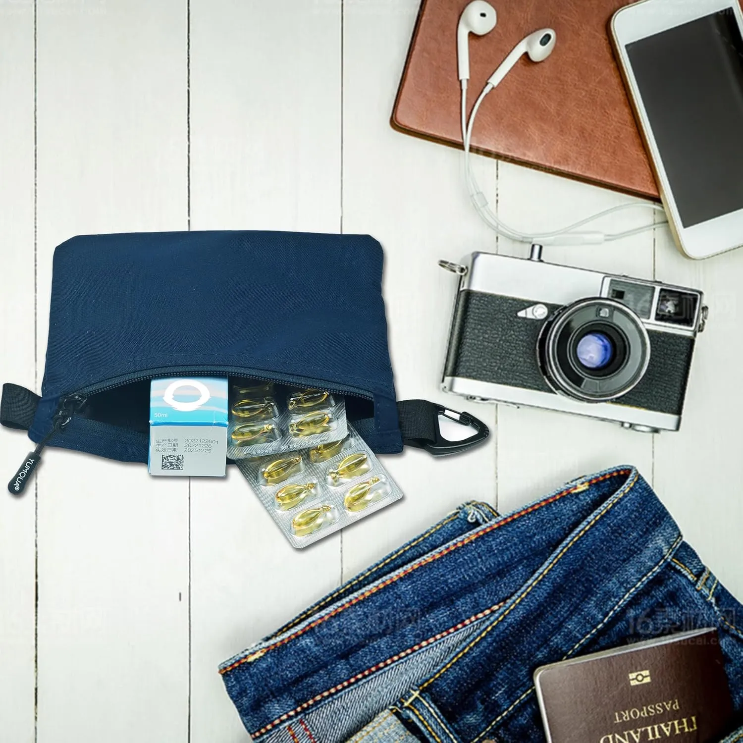Small Zipper Pouch with Carabiner Clip, Small Nylon Pouch Water-Resistant Travel Bag with Zipper Multipurpose Digital Cosmetics Toiletry Bag Tools Storage, Dark Blue